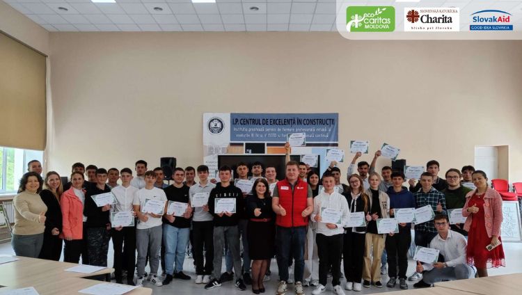 60 de persoane au absolvit cursuri de tâmplărie